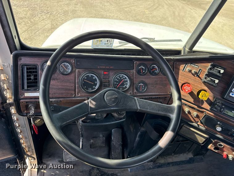 image for item DU3317 2001 Freightliner FLD truck cab and chassis