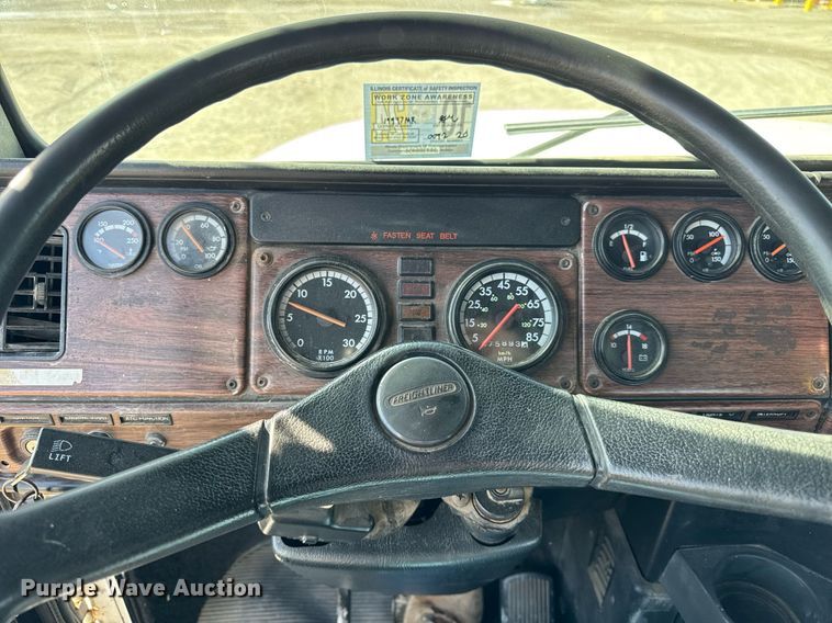 image for item DU3317 2001 Freightliner FLD truck cab and chassis