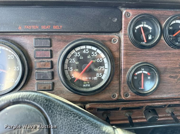 image for item DU3317 2001 Freightliner FLD truck cab and chassis