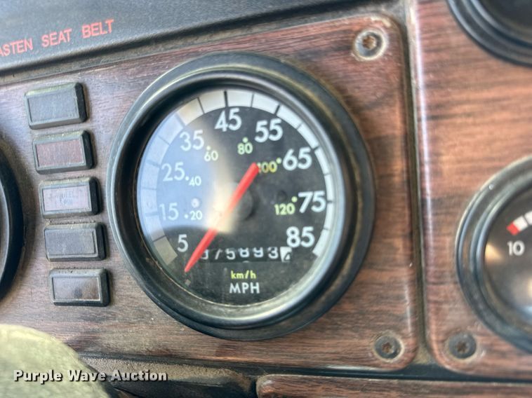 image for item DU3317 2001 Freightliner FLD truck cab and chassis