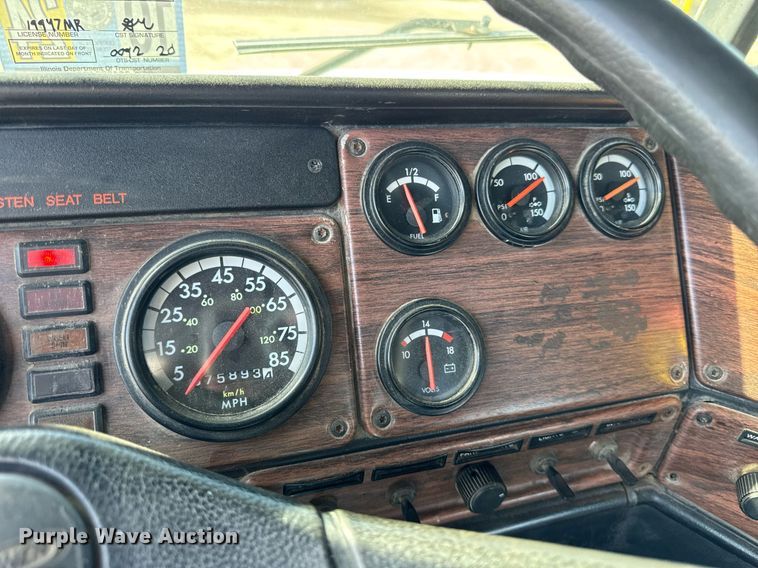 image for item DU3317 2001 Freightliner FLD truck cab and chassis