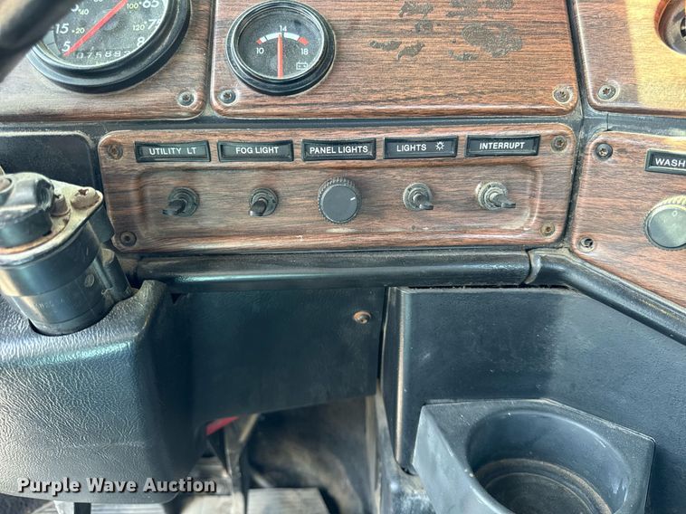 image for item DU3317 2001 Freightliner FLD truck cab and chassis