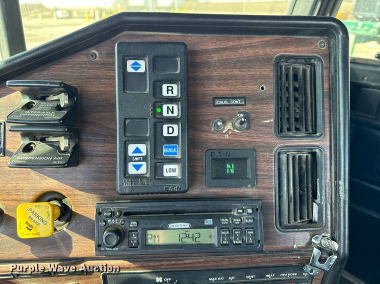 image for item DU3317 2001 Freightliner FLD truck cab and chassis