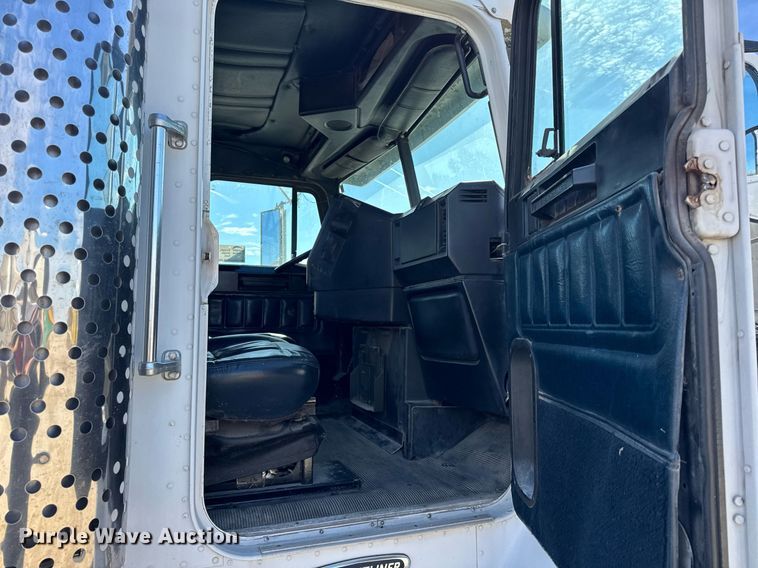 image for item DU3317 2001 Freightliner FLD truck cab and chassis