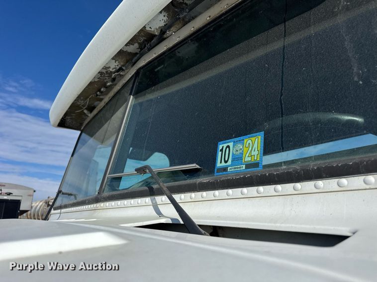 image for item DU3317 2001 Freightliner FLD truck cab and chassis