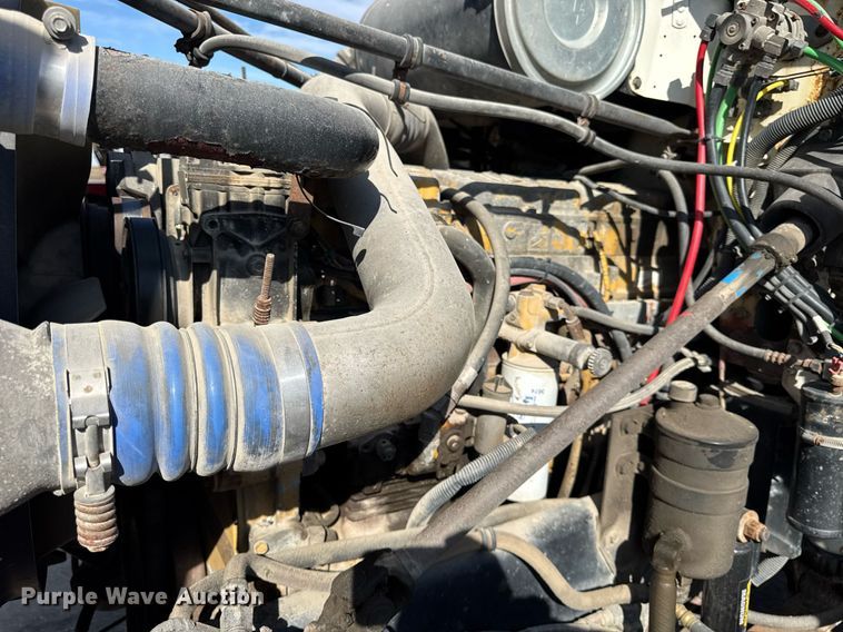 image for item DU3317 2001 Freightliner FLD truck cab and chassis