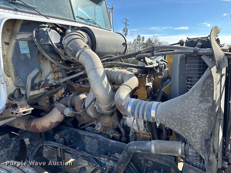 image for item DU3317 2001 Freightliner FLD truck cab and chassis