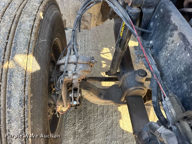 image for item DU3317 2001 Freightliner FLD truck cab and chassis