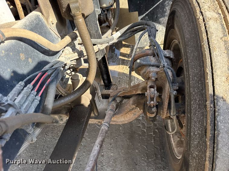 image for item DU3317 2001 Freightliner FLD truck cab and chassis