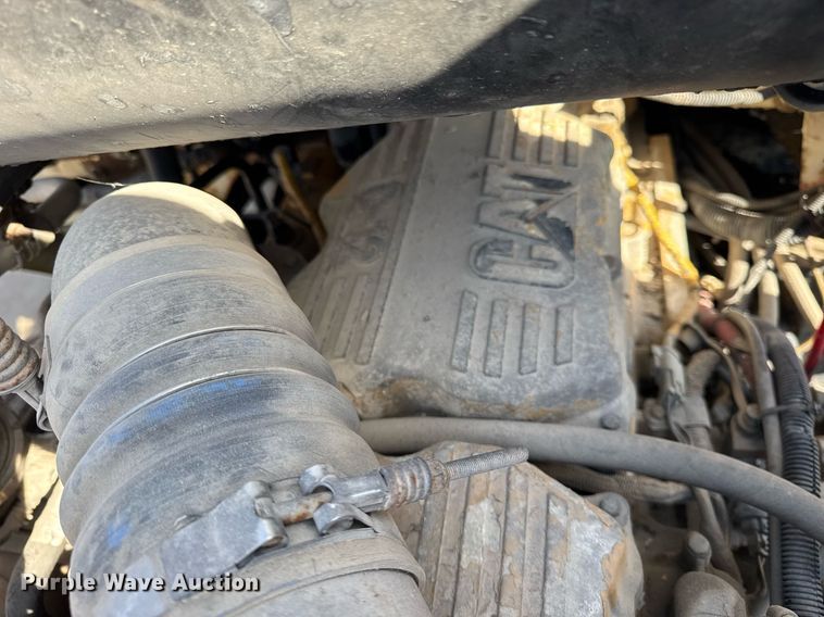 image for item DU3317 2001 Freightliner FLD truck cab and chassis