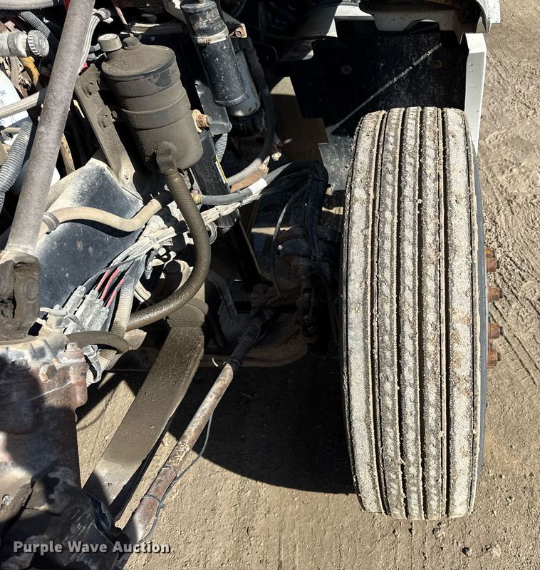 image for item DU3317 2001 Freightliner FLD truck cab and chassis