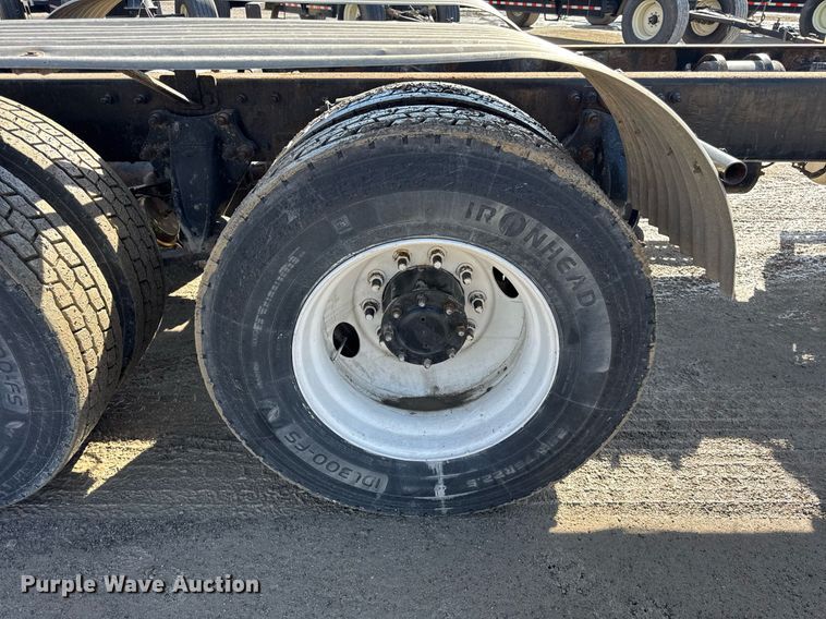 image for item DU3317 2001 Freightliner FLD truck cab and chassis