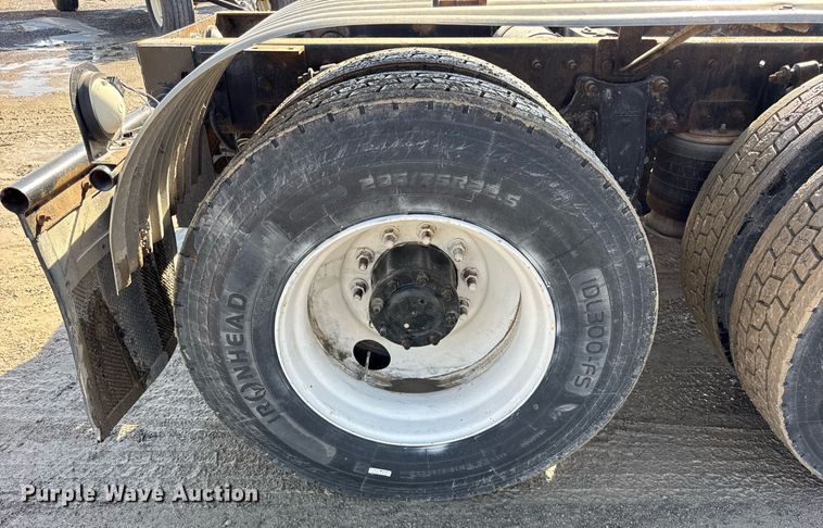 image for item DU3317 2001 Freightliner FLD truck cab and chassis