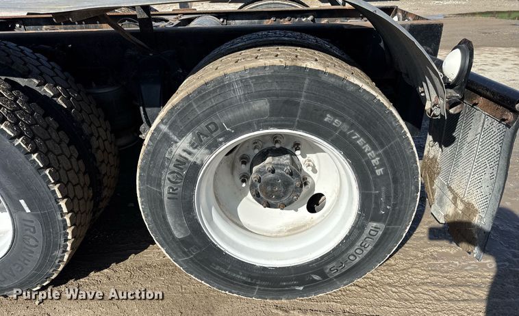 image for item DU3317 2001 Freightliner FLD truck cab and chassis