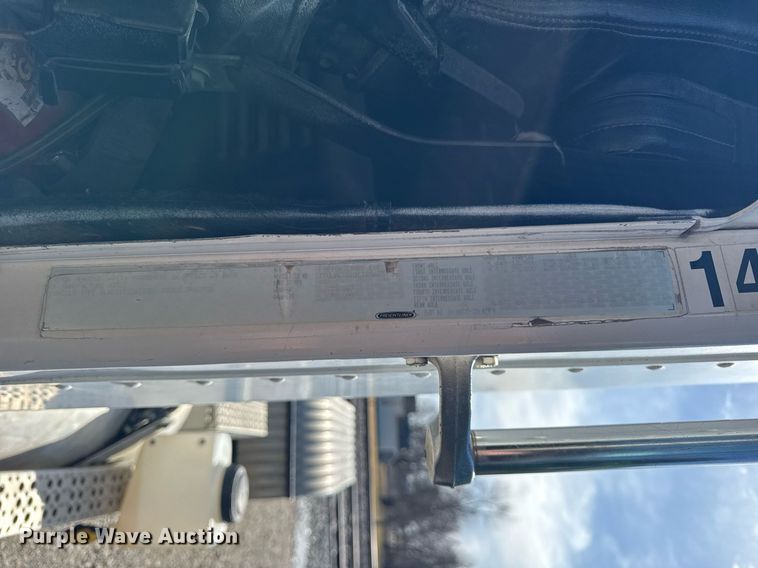 image for item DU3317 2001 Freightliner FLD truck cab and chassis