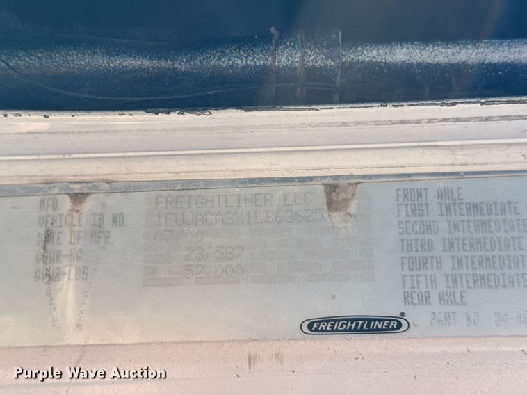 image for item DU3317 2001 Freightliner FLD truck cab and chassis