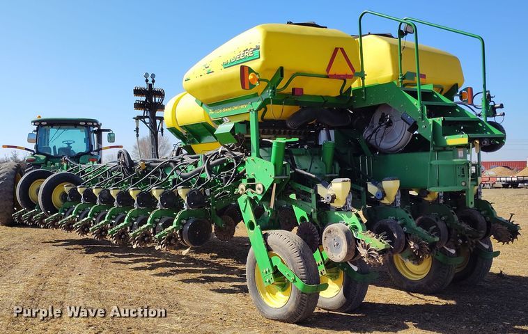image for item DV6580 2007 John Deere 1770NT no-till planter