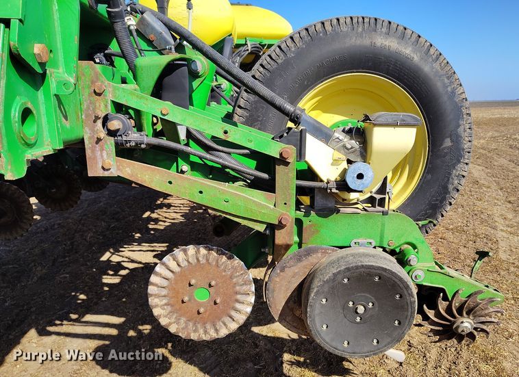 image for item DV6580 2007 John Deere 1770NT no-till planter