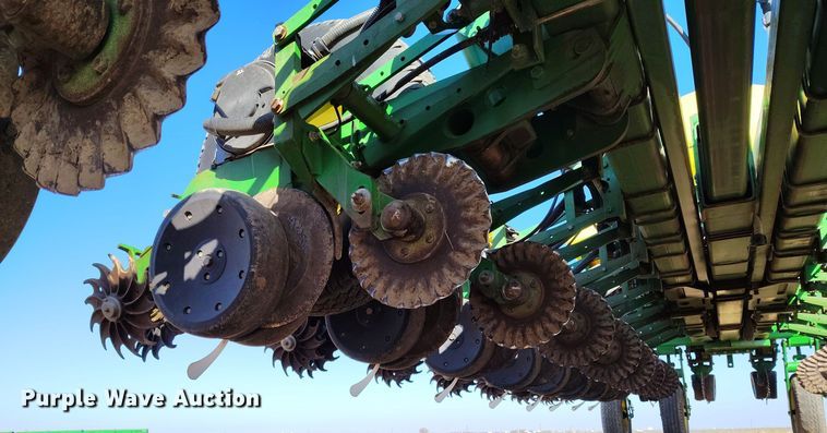 image for item DV6580 2007 John Deere 1770NT no-till planter