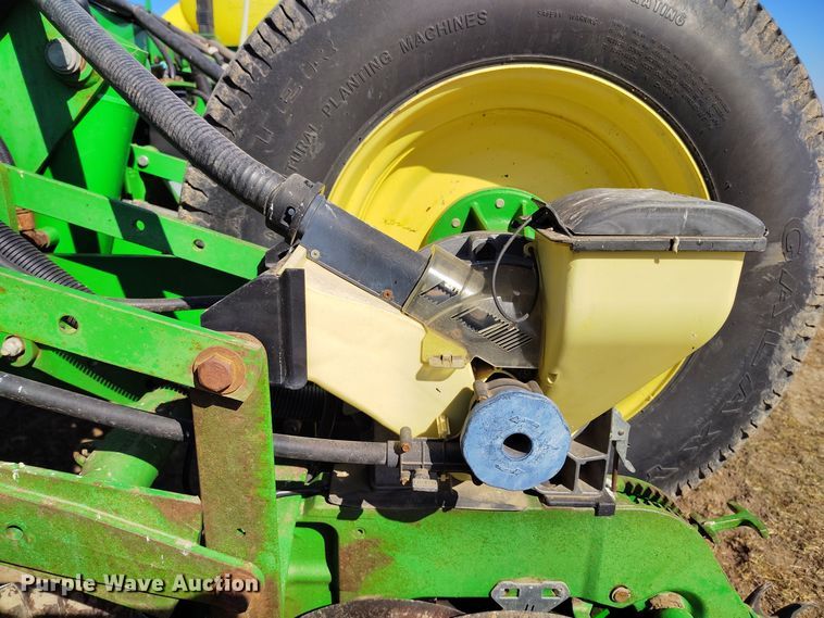 image for item DV6580 2007 John Deere 1770NT no-till planter