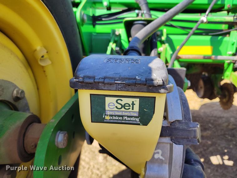 image for item DV6580 2007 John Deere 1770NT no-till planter