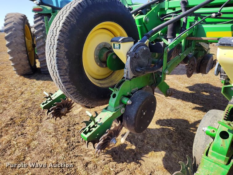 image for item DV6580 2007 John Deere 1770NT no-till planter