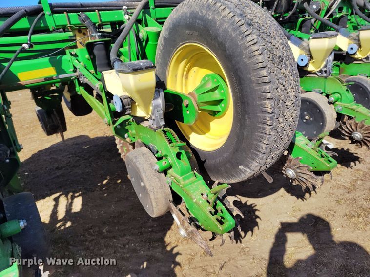 image for item DV6580 2007 John Deere 1770NT no-till planter