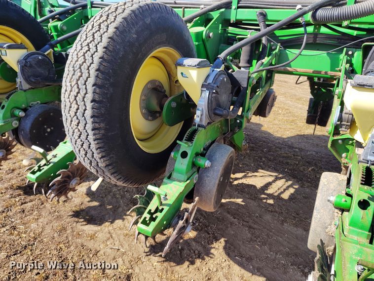 image for item DV6580 2007 John Deere 1770NT no-till planter