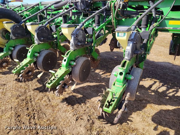 image for item DV6580 2007 John Deere 1770NT no-till planter