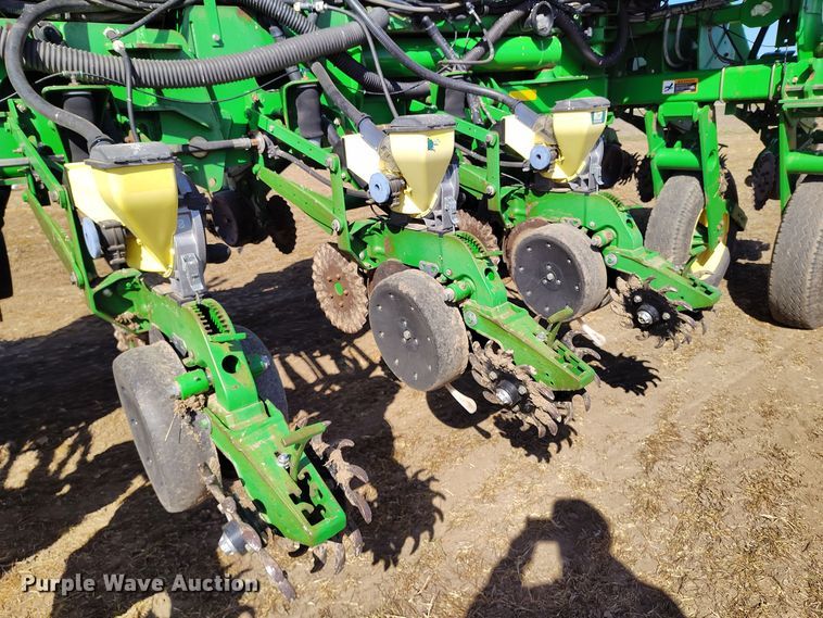 image for item DV6580 2007 John Deere 1770NT no-till planter