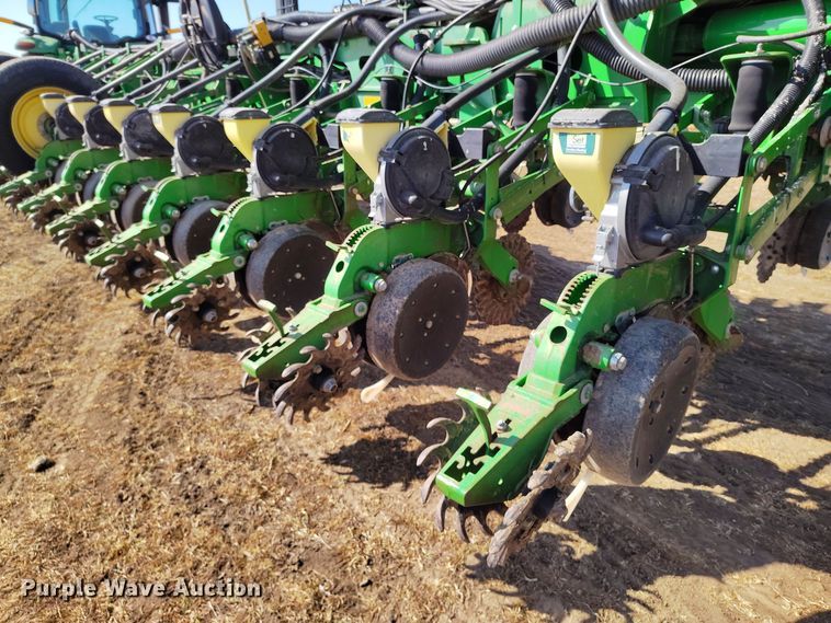 image for item DV6580 2007 John Deere 1770NT no-till planter