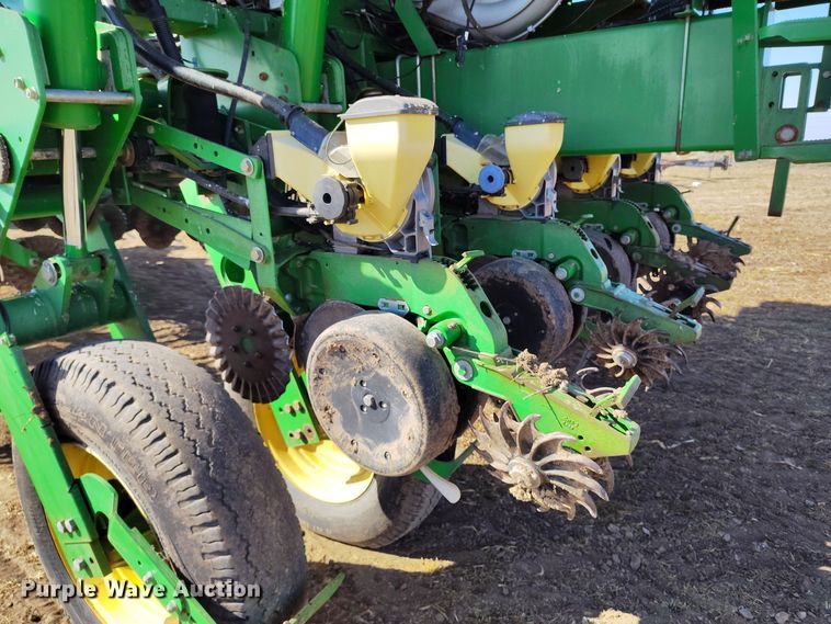 image for item DV6580 2007 John Deere 1770NT no-till planter