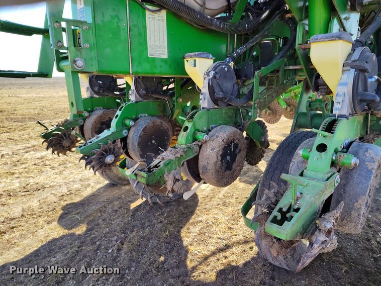 image for item DV6580 2007 John Deere 1770NT no-till planter