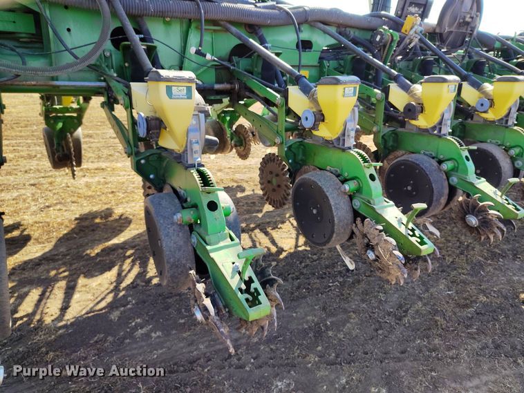 image for item DV6580 2007 John Deere 1770NT no-till planter