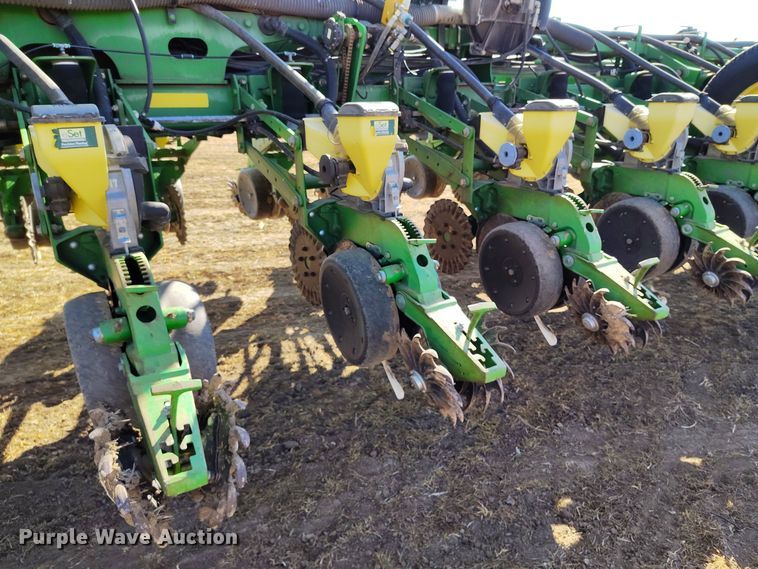 image for item DV6580 2007 John Deere 1770NT no-till planter