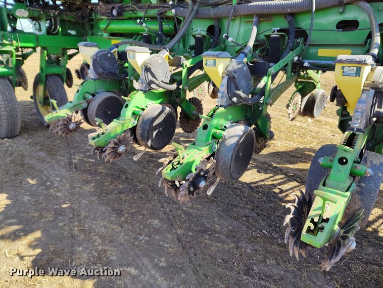 image for item DV6580 2007 John Deere 1770NT no-till planter