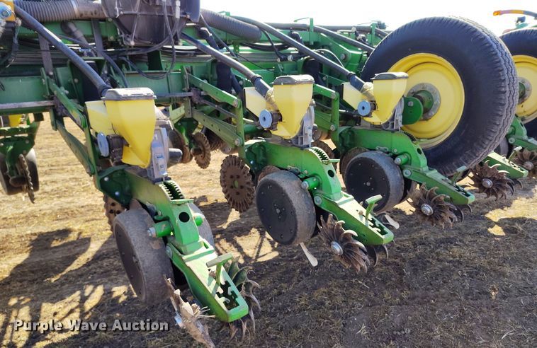 image for item DV6580 2007 John Deere 1770NT no-till planter