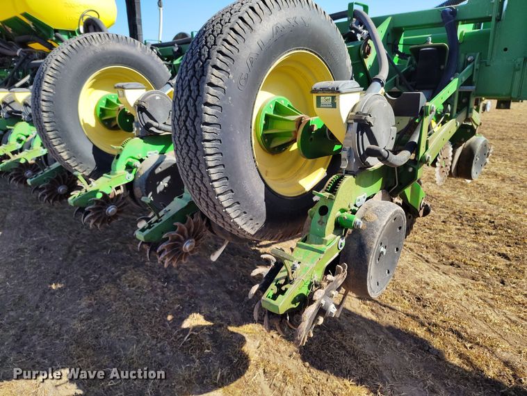 image for item DV6580 2007 John Deere 1770NT no-till planter