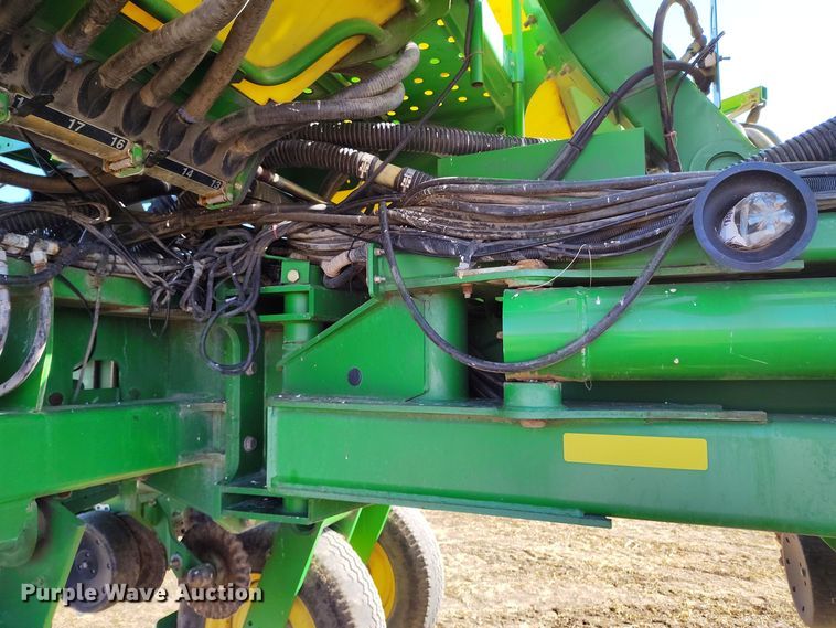 image for item DV6580 2007 John Deere 1770NT no-till planter