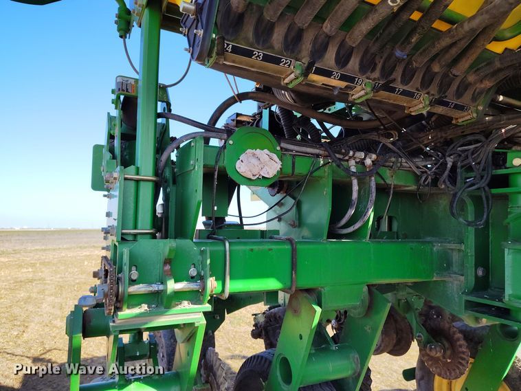 image for item DV6580 2007 John Deere 1770NT no-till planter