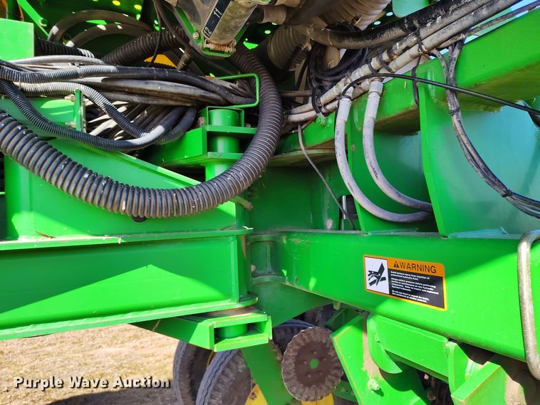 image for item DV6580 2007 John Deere 1770NT no-till planter