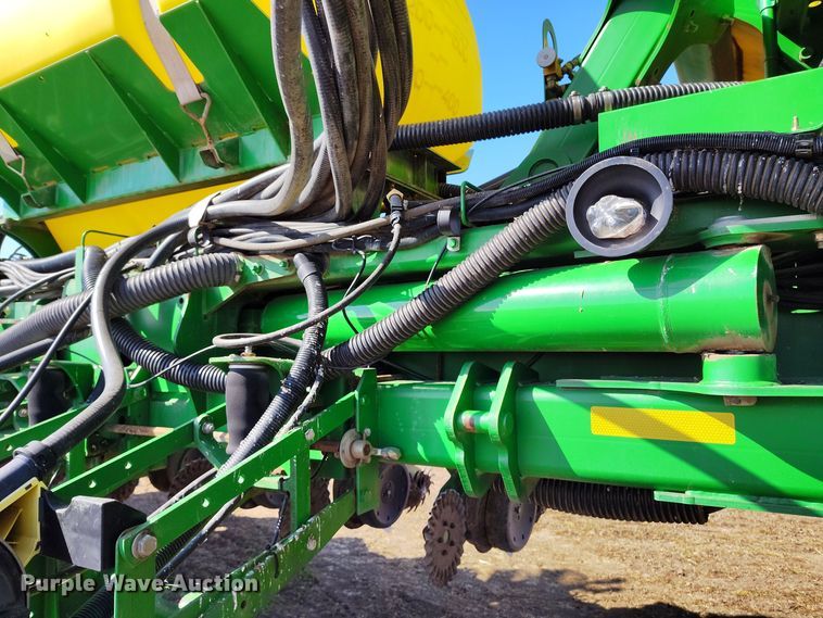 image for item DV6580 2007 John Deere 1770NT no-till planter