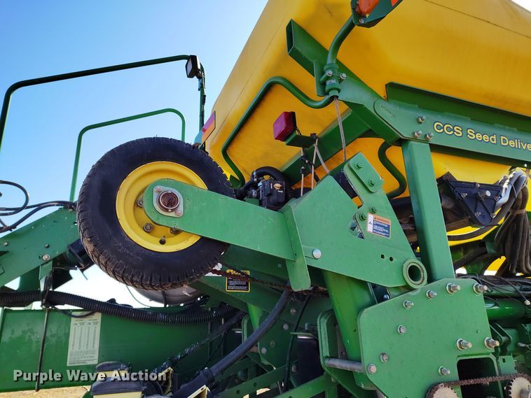 image for item DV6580 2007 John Deere 1770NT no-till planter