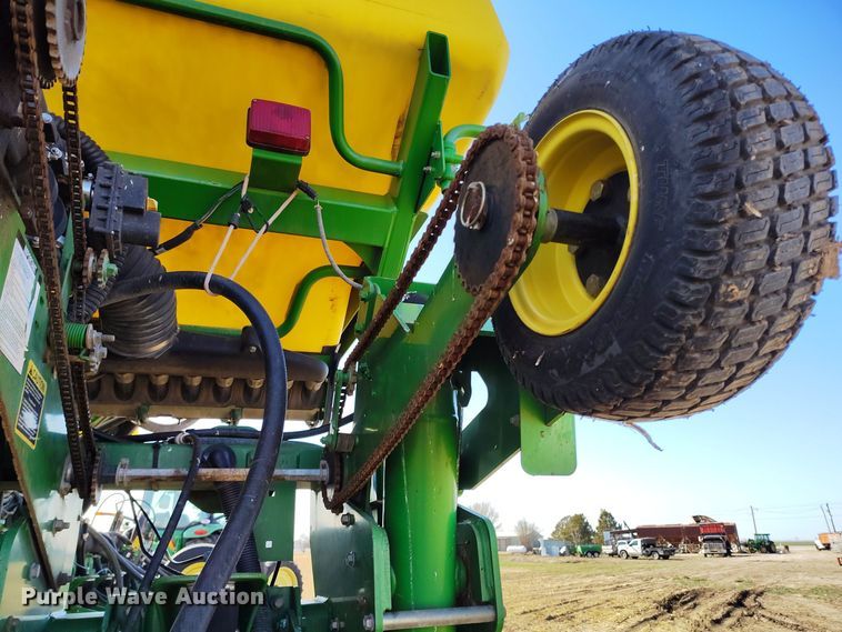 image for item DV6580 2007 John Deere 1770NT no-till planter