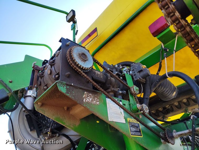 image for item DV6580 2007 John Deere 1770NT no-till planter