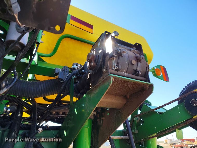 image for item DV6580 2007 John Deere 1770NT no-till planter