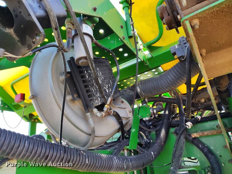 image for item DV6580 2007 John Deere 1770NT no-till planter