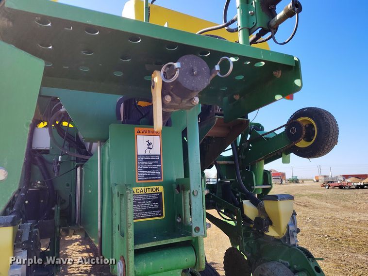 image for item DV6580 2007 John Deere 1770NT no-till planter
