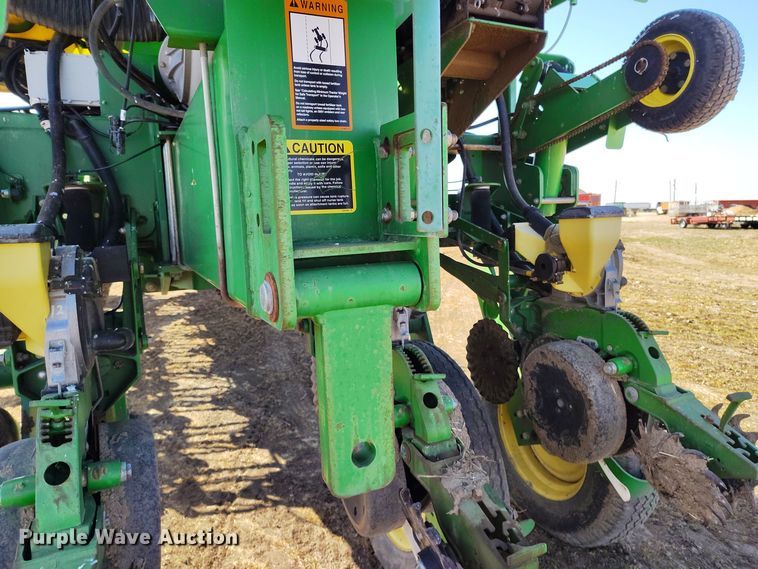 image for item DV6580 2007 John Deere 1770NT no-till planter