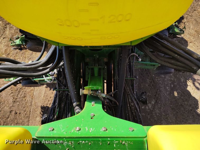 image for item DV6580 2007 John Deere 1770NT no-till planter